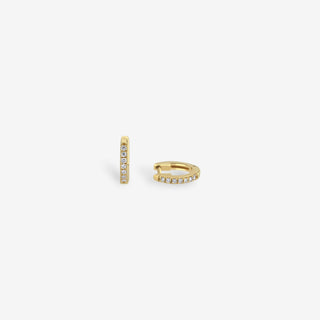 Luminous Oval Diamond Huggie Küpe